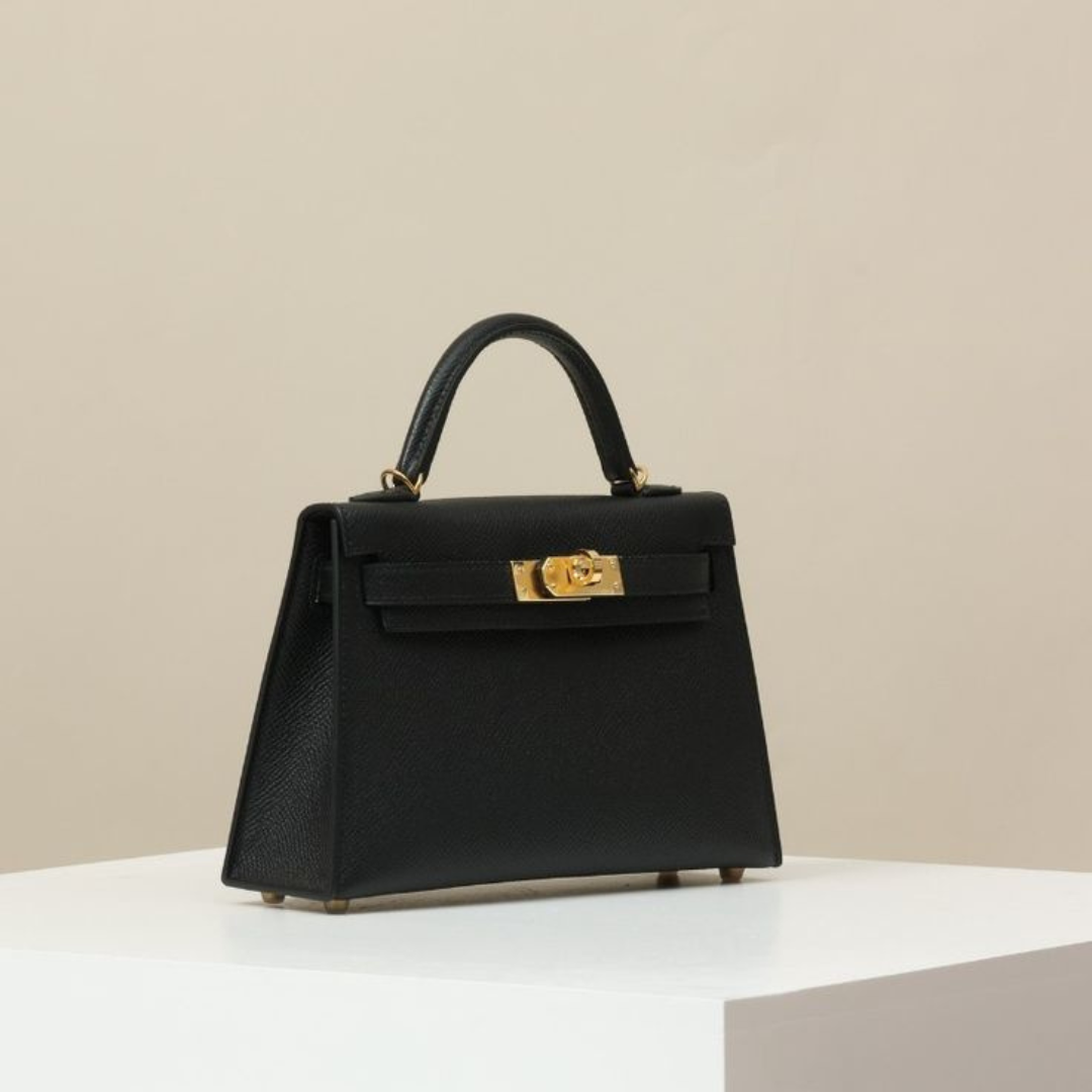 Amara | Bolso negro con detalles dorados