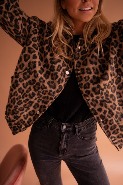Isa | Chaqueta Corta con Estampado de Leopardo